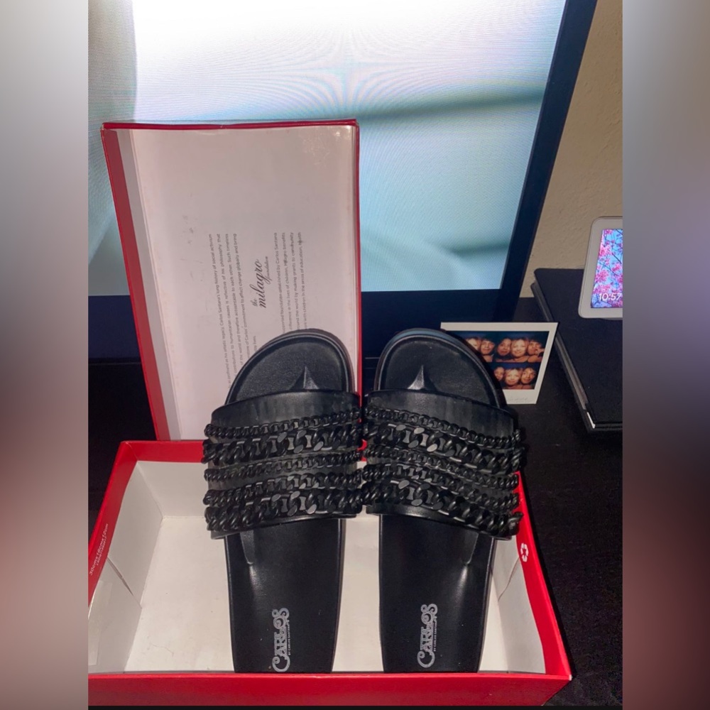 Carlos Santana Zoey Black Chain Slide
Sandal (size 9)